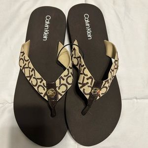 New Women Calvin Klein Slippers Size 9